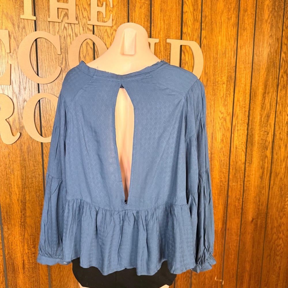 Olivaceous Peplum Top Womens L Blue Boho Flowy Tiered Sleeve Open Back Blouse - Picture 4 of 6